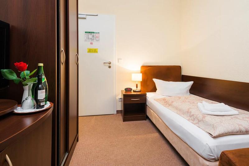 Upper Room Hotel - Oda