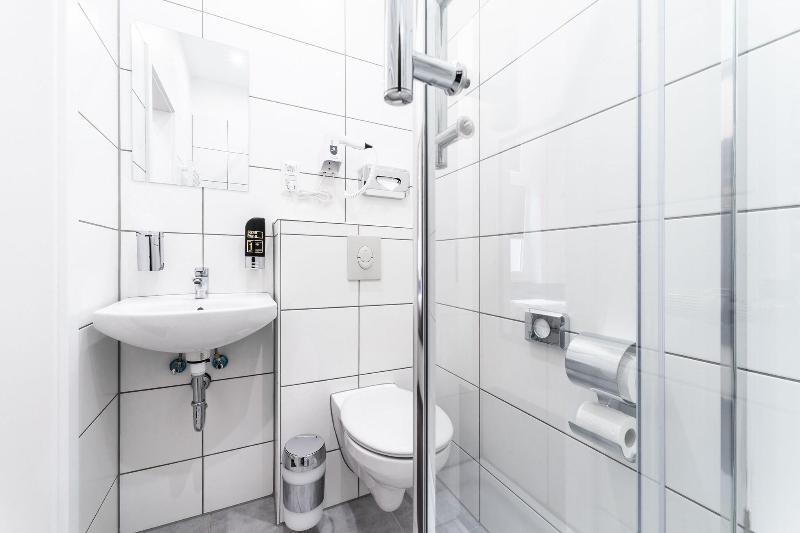 Upper Room Hotel - Oda