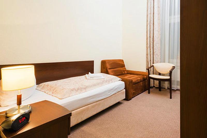 Upper Room Hotel - Oda