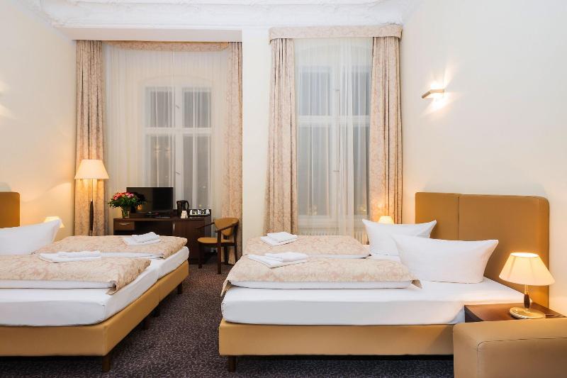 Upper Room Hotel - Oda