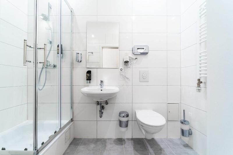 Upper Room Hotel - Oda