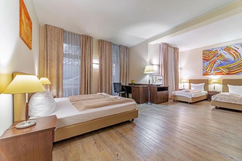 Upper Room Hotel - Oda