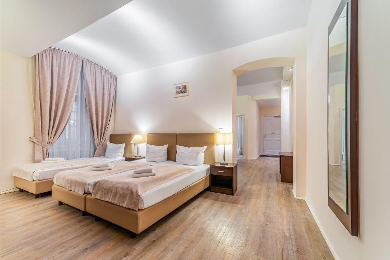 Upper Room Hotel - Oda