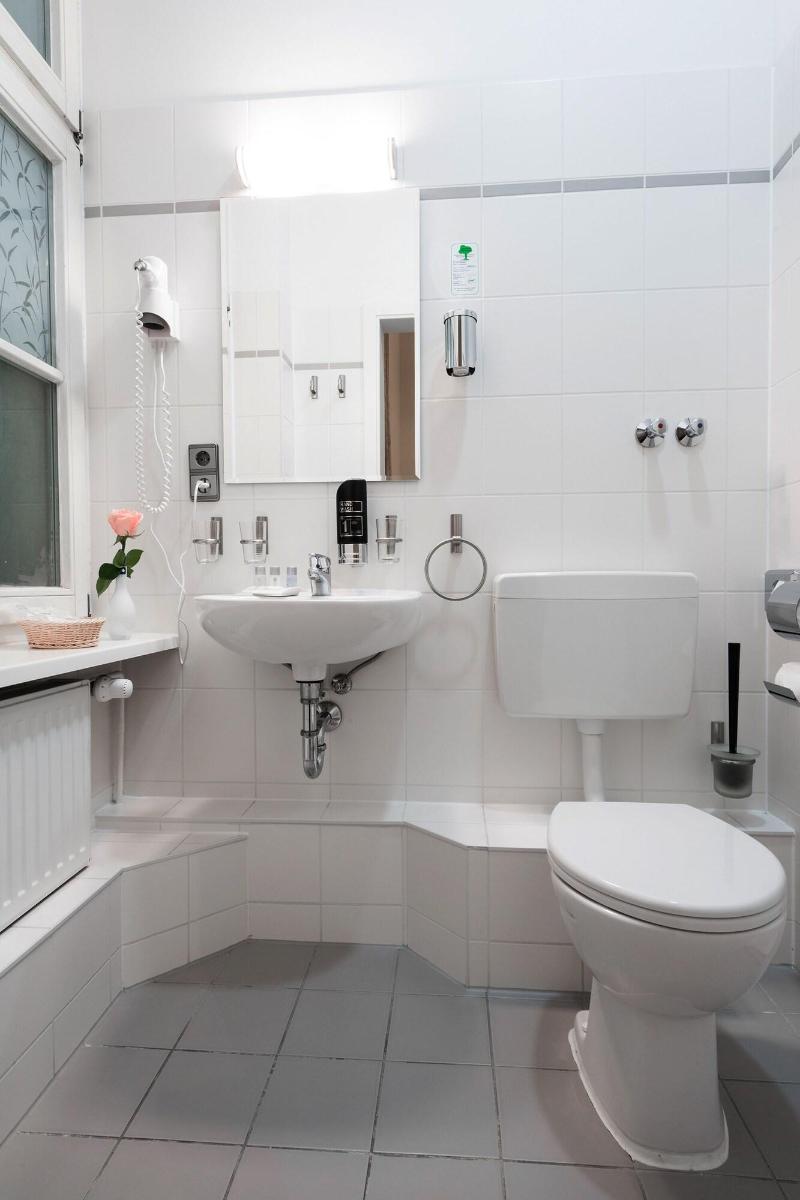 Upper Room Hotel - Oda