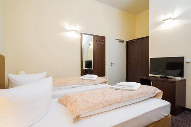 Upper Room Hotel - Oda