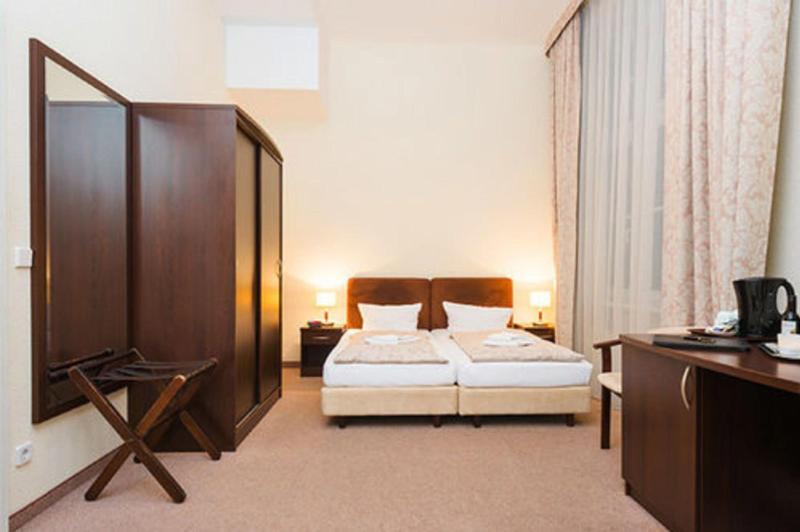 Upper Room Hotel - Oda