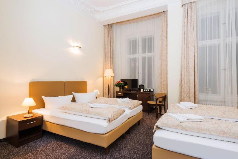 Upper Room Hotel - Oda