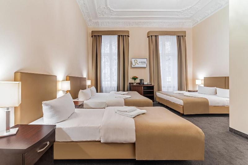 Upper Room Hotel - Oda