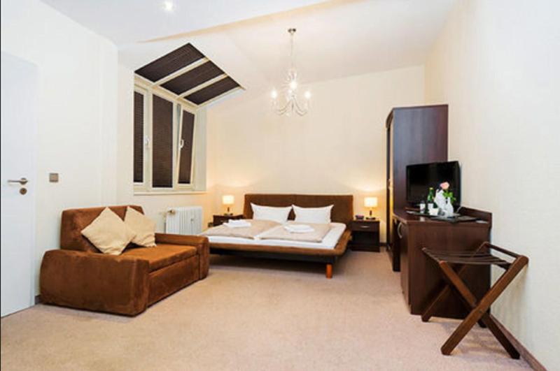 Upper Room Hotel - Oda