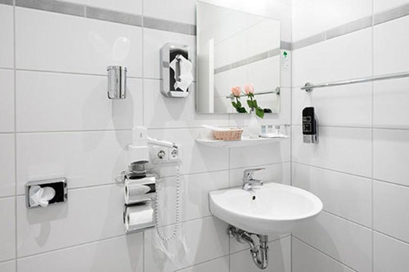 Upper Room Hotel - Oda