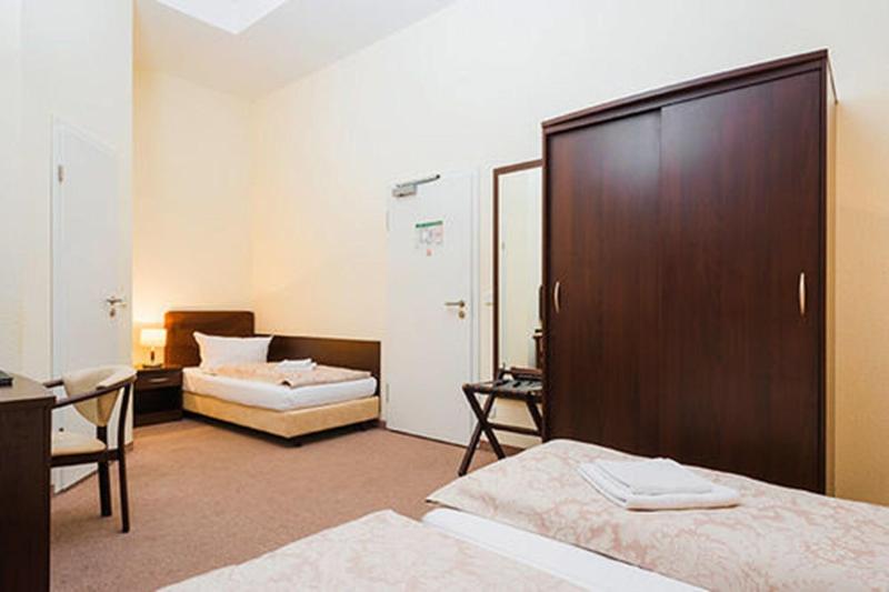 Upper Room Hotel - Oda