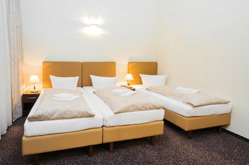 Upper Room Hotel - Oda