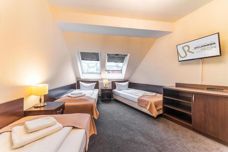 Upper Room Hotel - Oda