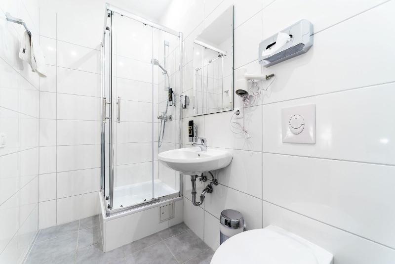 Upper Room Hotel - Oda