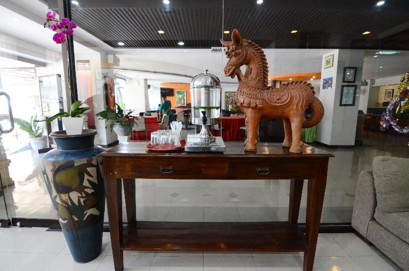Hotel Grand Santhi - Lobi