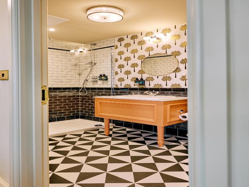 Bedford Swan - Genel