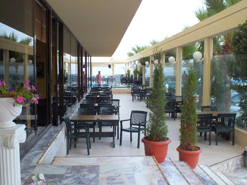 Tuntas Beach Hotel Altinkum - Teras