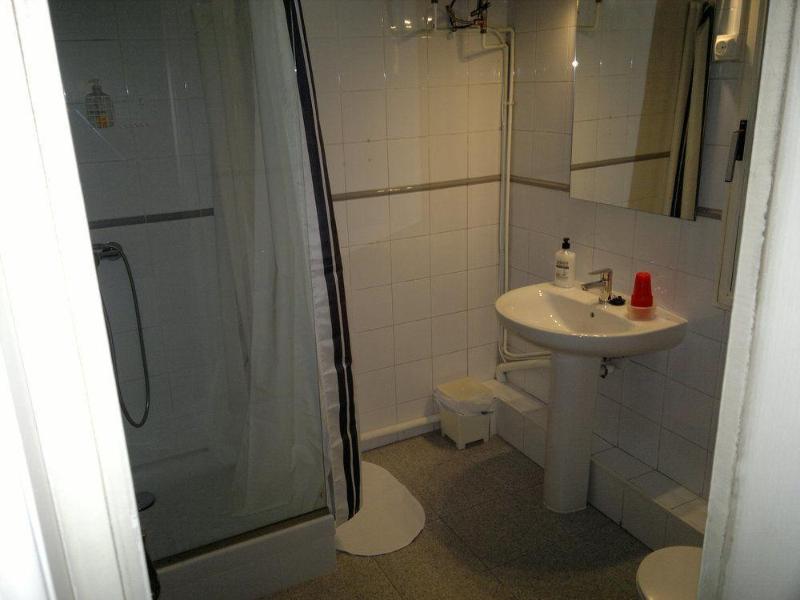 Ally's Guest House Barcelona - Genel