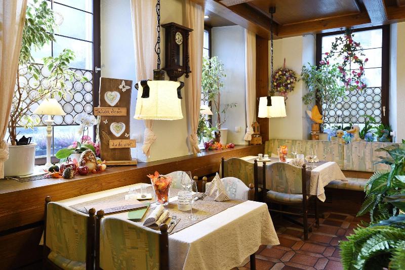 Hotel & Gasthof Goldener Hirsch - Restoran