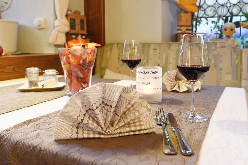 Hotel & Gasthof Goldener Hirsch - Restoran