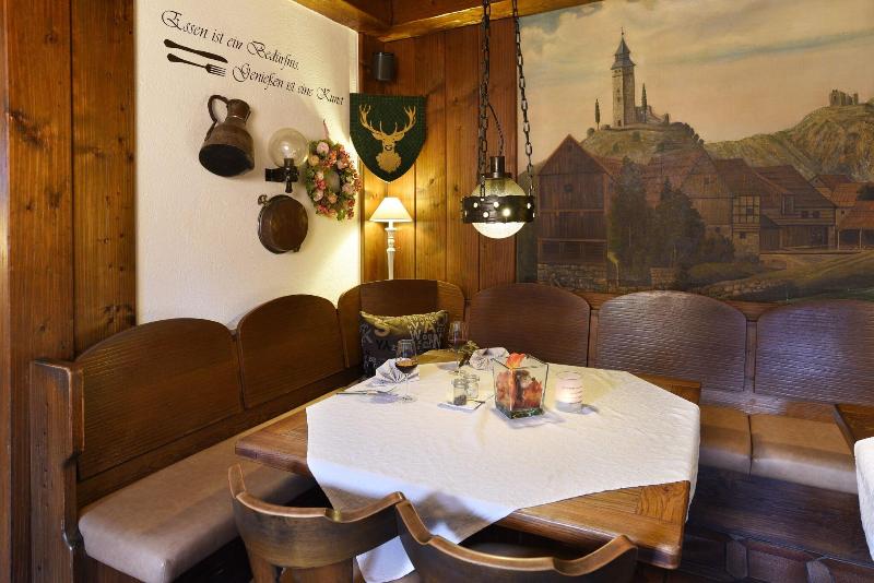 Hotel & Gasthof Goldener Hirsch - Restoran