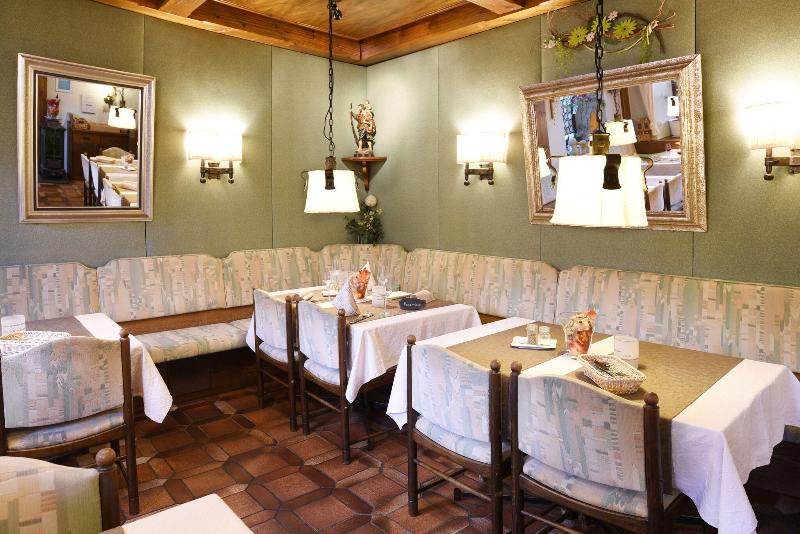 Hotel & Gasthof Goldener Hirsch - Restoran