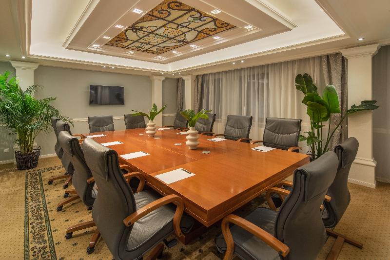 Queen's Court Hotel and Residence - Toplantı