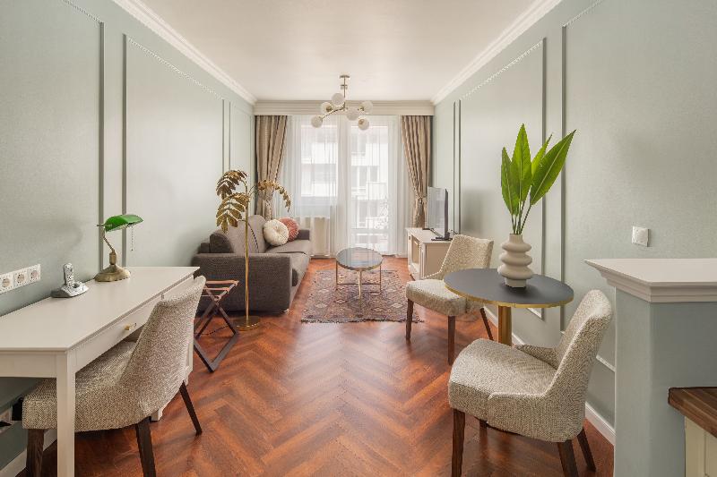 Queen's Court Hotel and Residence - Oda