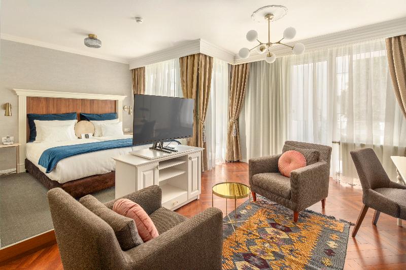 Queen's Court Hotel and Residence - Oda