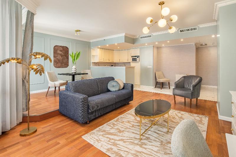 Queen's Court Hotel and Residence - Oda