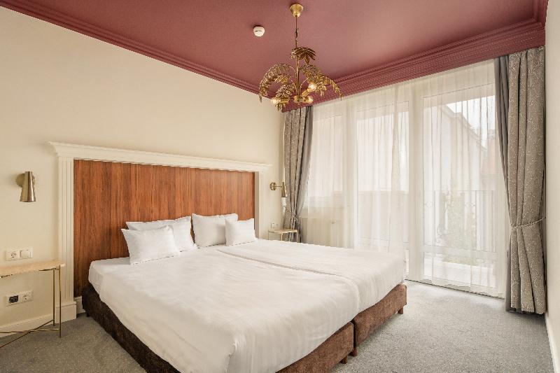 Queen's Court Hotel and Residence - Oda