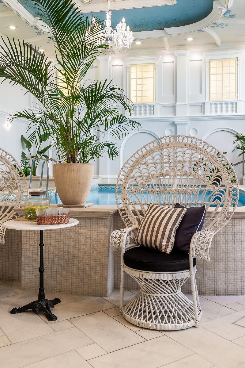 Queen's Court Hotel and Residence - Havuz