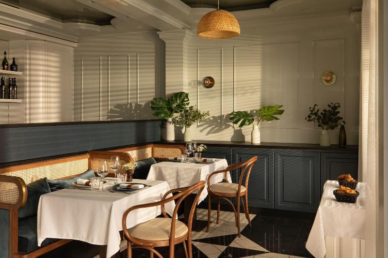 Queen's Court Hotel and Residence - Restoran