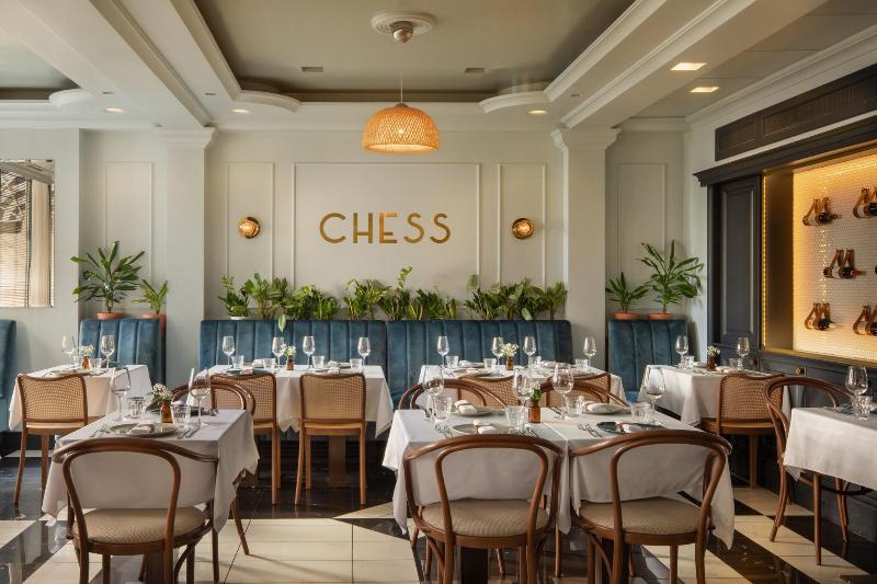 Queen's Court Hotel and Residence - Restoran