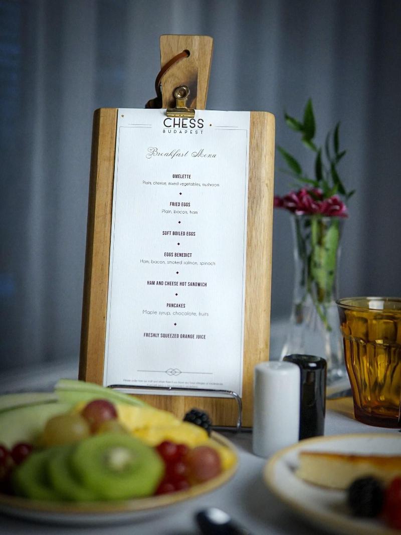 Queen's Court Hotel and Residence - Restoran