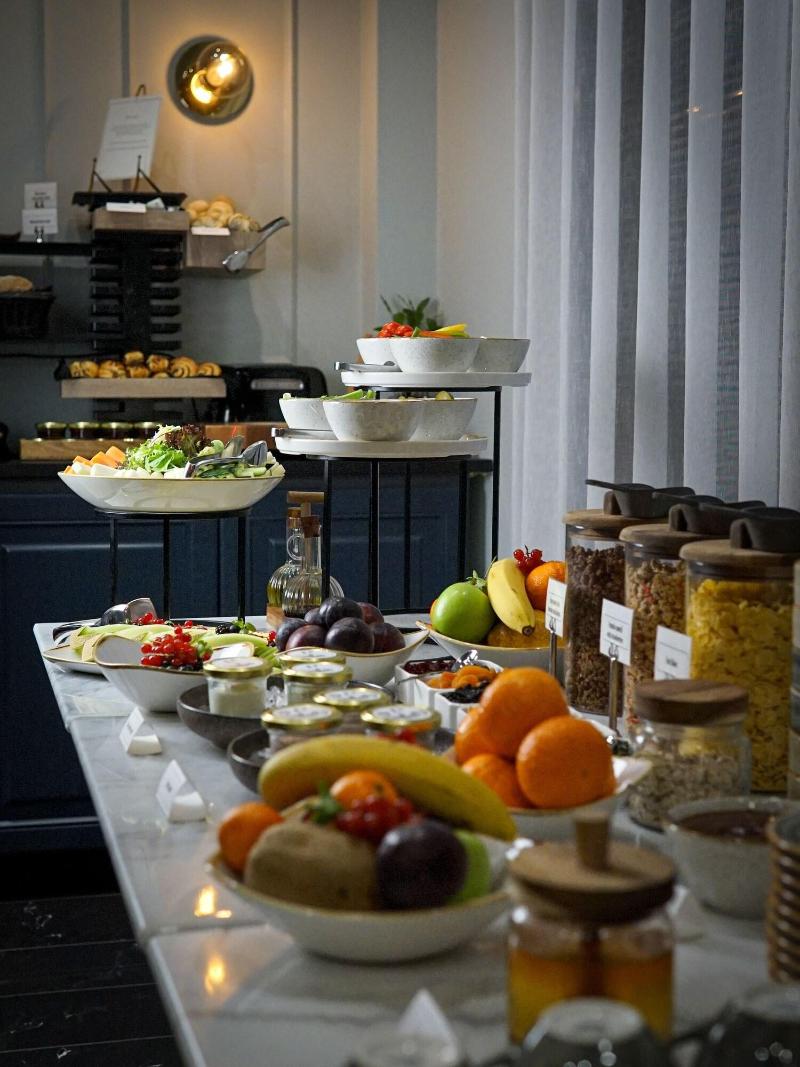 Queen's Court Hotel and Residence - Restoran