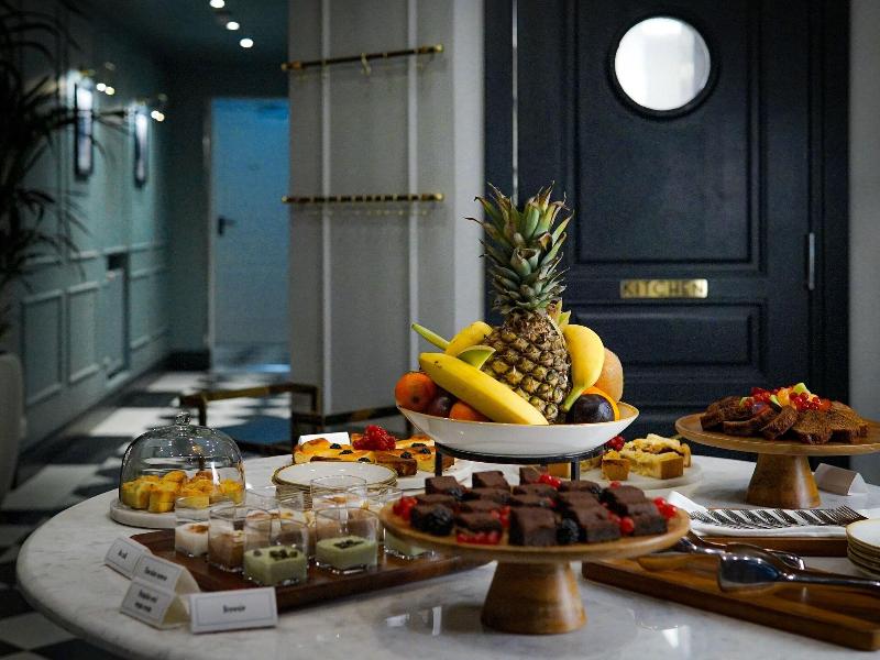 Queen's Court Hotel and Residence - Restoran