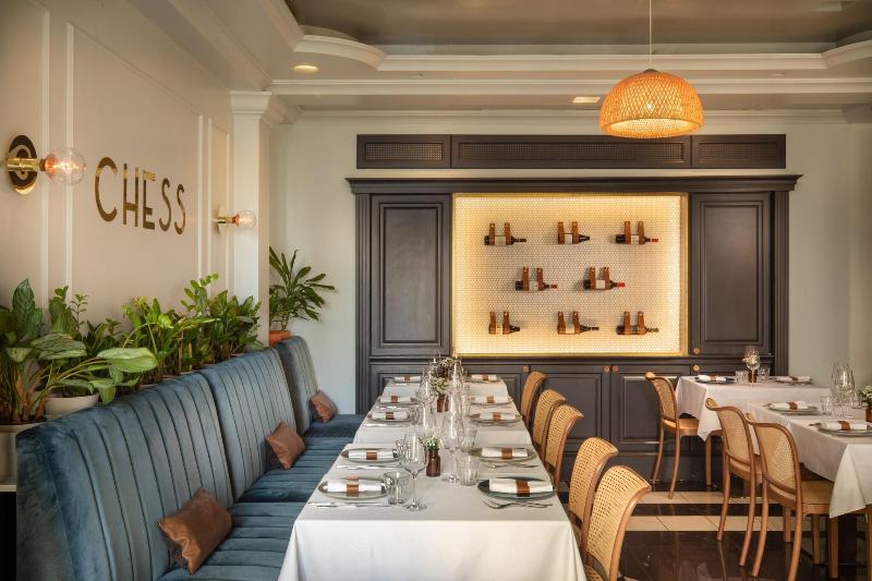Queen's Court Hotel and Residence - Restoran