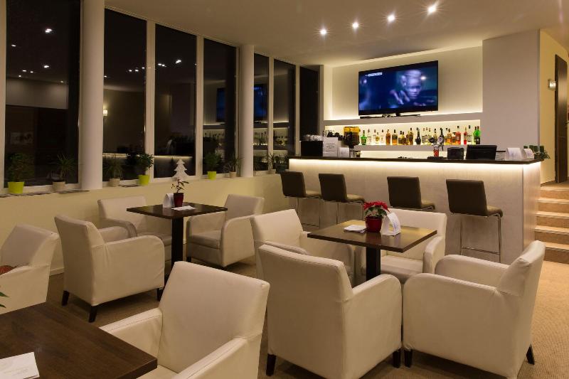 CE Plaza Hotel - Bar