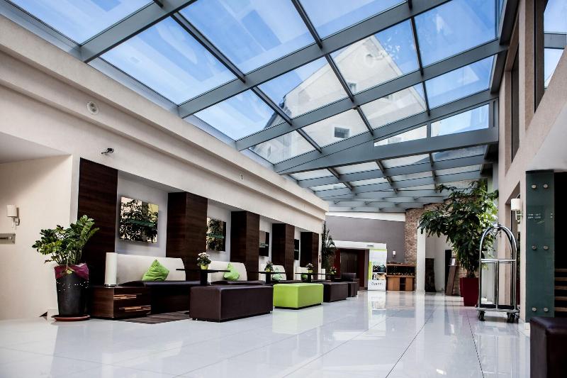 CE Plaza Hotel - Lobi