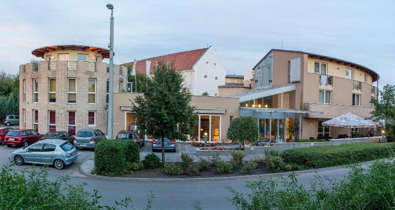 CE Plaza Hotel - Genel