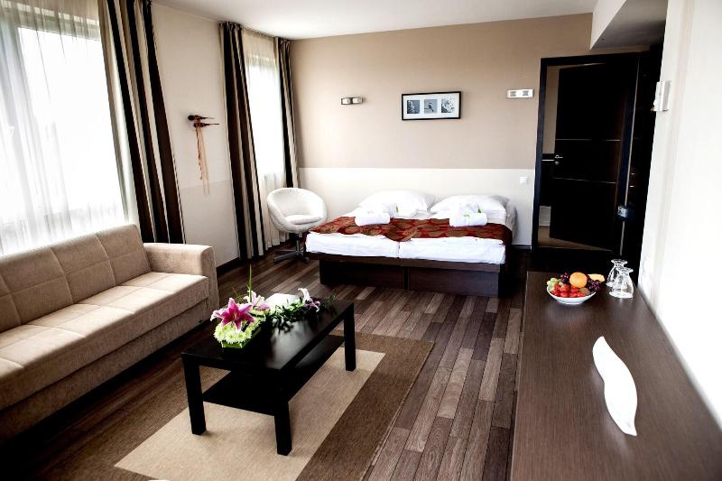 CE Plaza Hotel - Oda