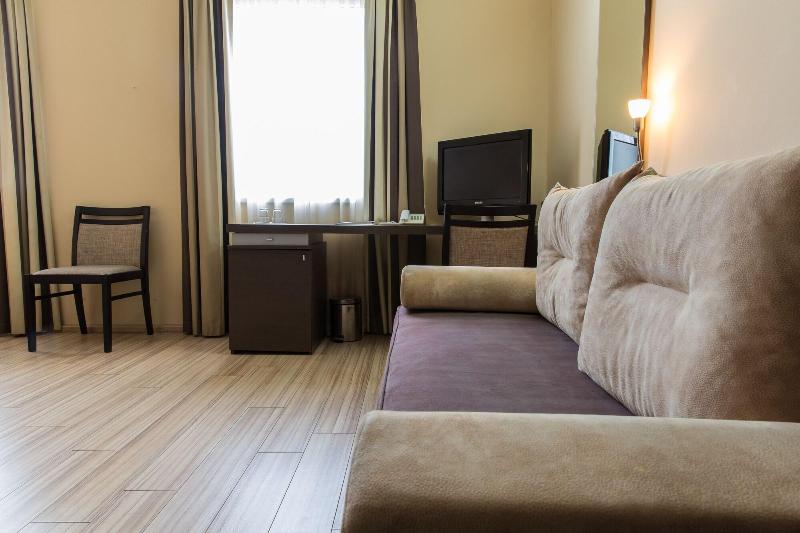 CE Plaza Hotel - Oda