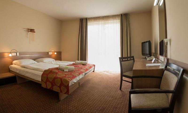 CE Plaza Hotel - Oda