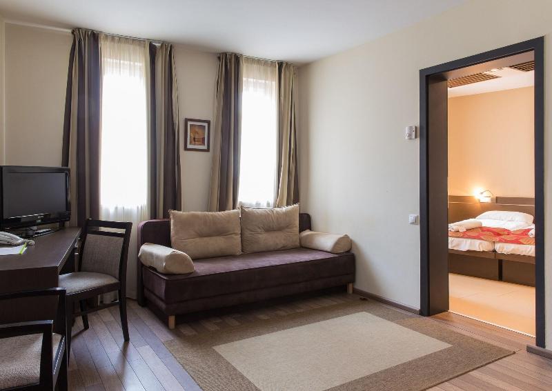 CE Plaza Hotel - Oda