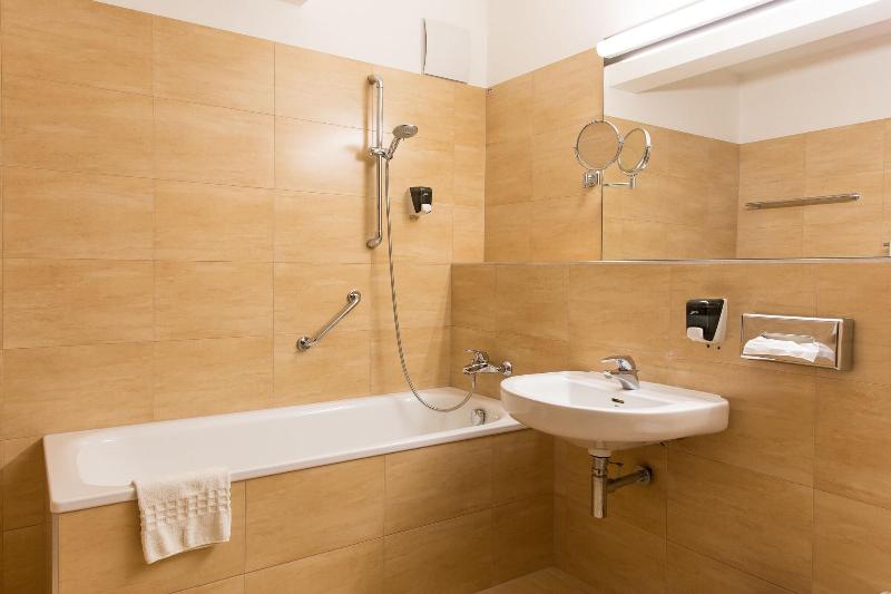 CE Plaza Hotel - Oda