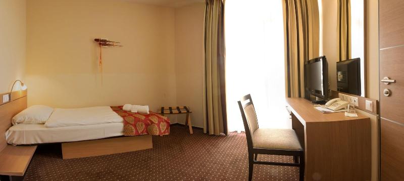 CE Plaza Hotel - Oda