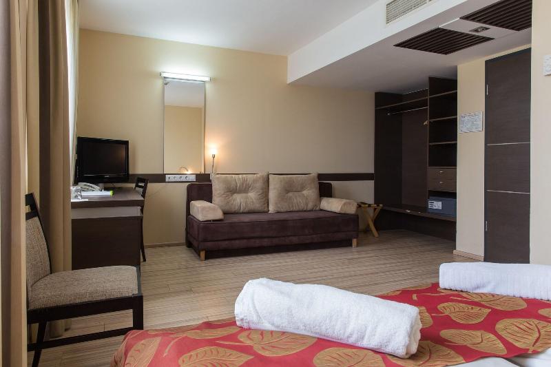 CE Plaza Hotel - Oda