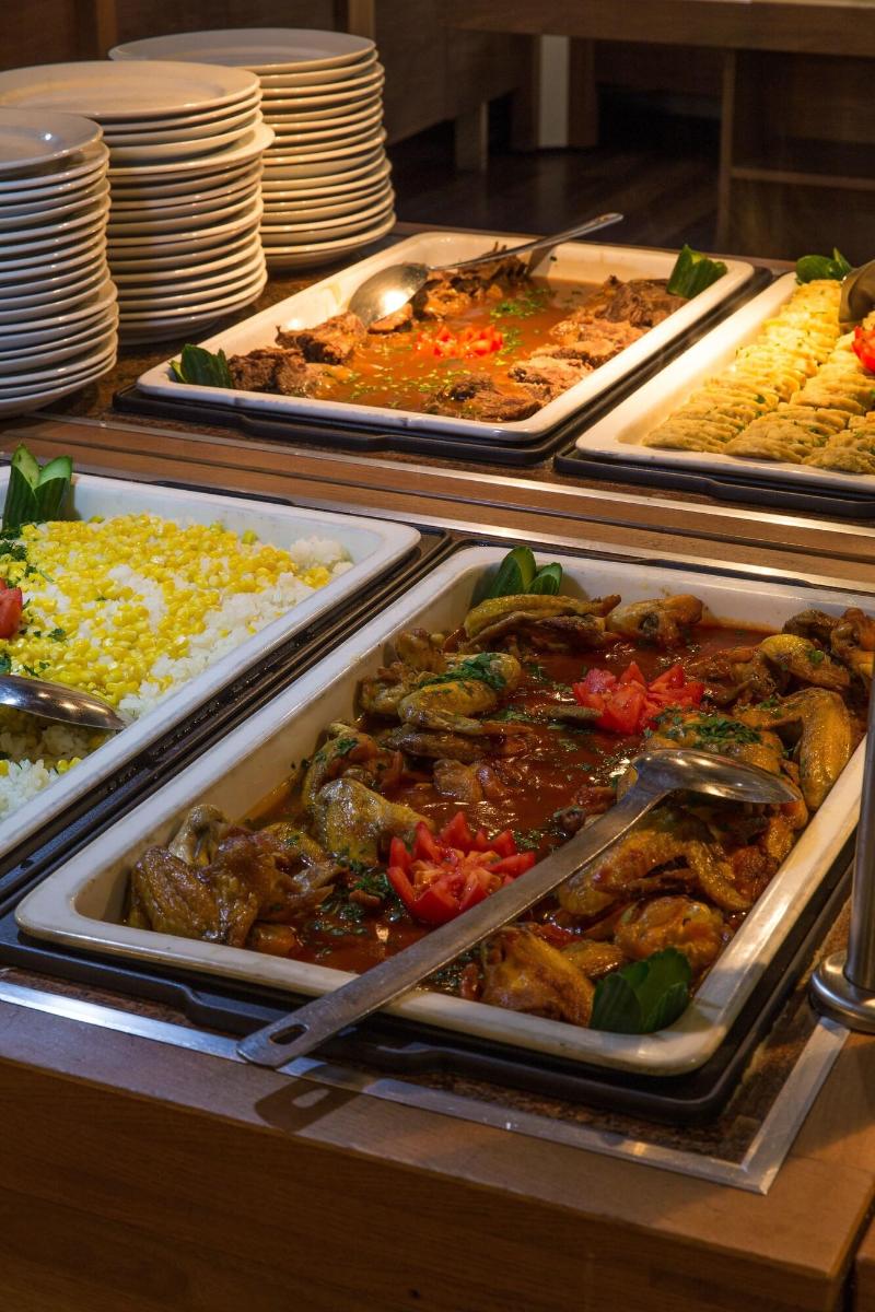 CE Plaza Hotel - Restoran