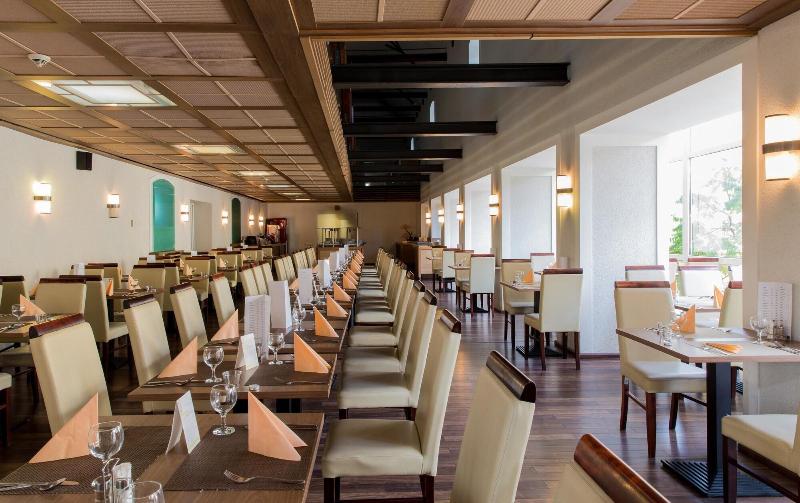 CE Plaza Hotel - Restoran